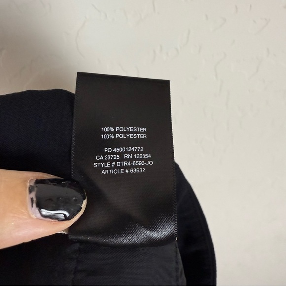 Aritzia Wilfred Crepe Darontal Pull On Pant Trousers in Black - Picture 10 of 11